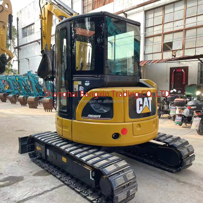 Excavadora mini CAT 304 en buen estado.