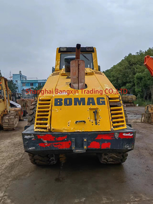 Roller de carretera de 20 toneladas BOMAG BW 217D-2 con capacidad de calificación del 30% y fabricado en Alemania en 2010