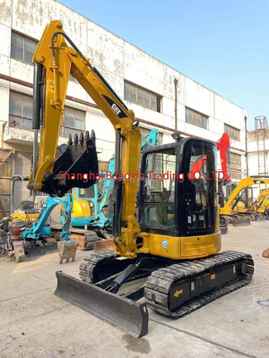 Excavadora mini CAT 304 en buen estado.