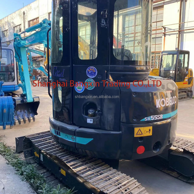 Excavadora mini Kobelco SK55 usada con certificación EPA/CE y peso de operación de 5 toneladas