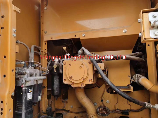 Sí, inspeccionamos una mini excavadora CAT 323 de 20 toneladas y con 700 horas de trabajo.