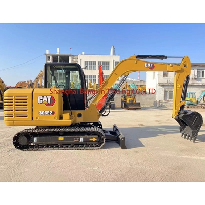 Excavadora CAT 306E2 Mini con pocas horas y casi en estado de uso fabricada en 2021