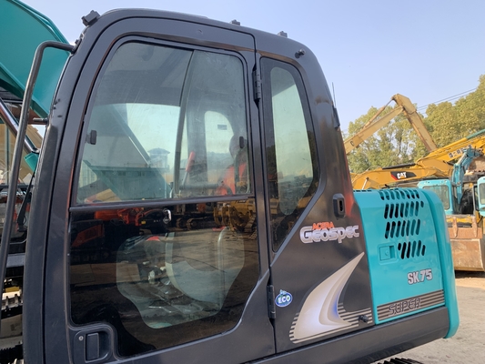 Excavadora Kobelco SK75 usada y en buen estado ideal para la construcción de ingeniería