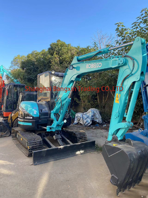 Kobelco usó una excavadora SK55 de alta estabilidad hidráulica con certificación EPA/CE