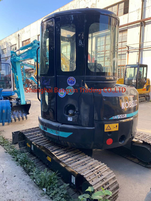 Kobelco usó una excavadora SK55 de alta estabilidad hidráulica con certificación EPA/CE
