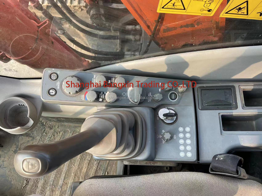 Una excavadora usada Hitachi ZX130 en excelente estado con certificación EPA/CE.
