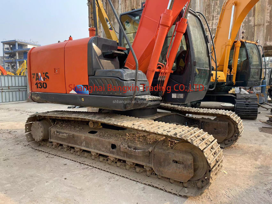 Una excavadora usada Hitachi ZX130 en excelente estado con certificación EPA/CE.