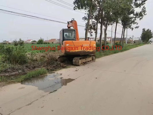 Mini excavadora Hitachi ZX70 utilizada para varios proyectos de construcción
