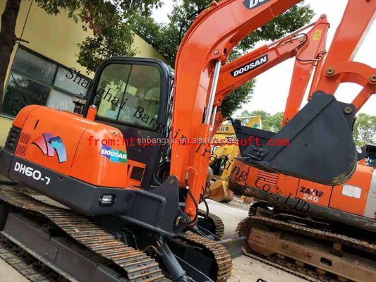 700 horas de trabajo de uso Doosan DH60-7 Excavadora de rastreo con 1 y después de la venta de apoyo