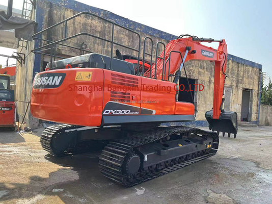 Excavadora usada Doosan DX300LC-9C con tecnología avanzada y rendimiento potente
