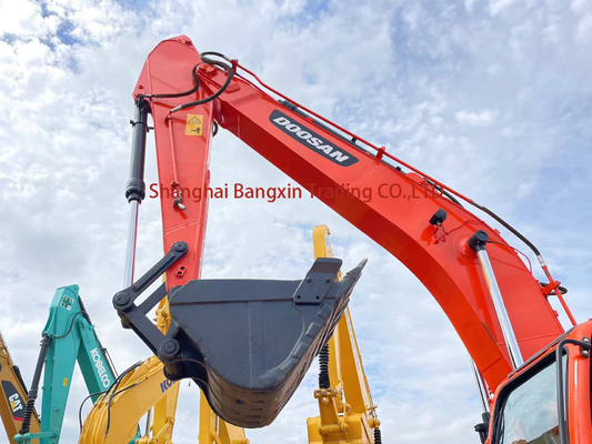 Excavadora usada Doosan DX225LC de 2021 en buen estado con cilindro hidráulico original