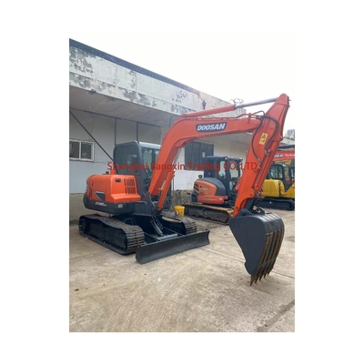 Excavadora Doosan DX60 en buen estado con todas las funciones en buen estado de trabajo