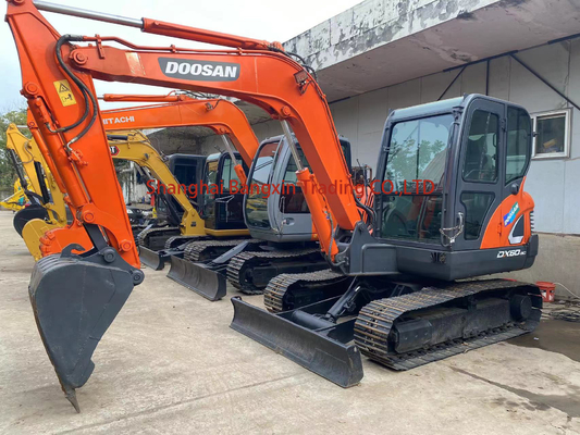 Excavadora Doosan DX60 en buen estado con todas las funciones en buen estado de trabajo