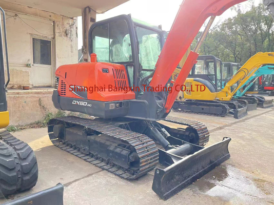 Excavadora Doosan DX60 en buen estado con todas las funciones en buen estado de trabajo