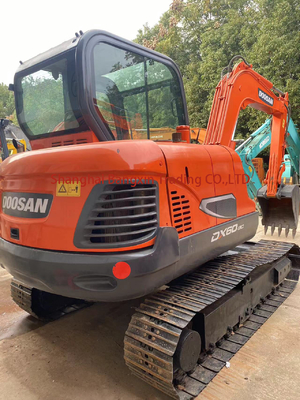 Excavadora Doosan DX60 en buen estado con todas las funciones en buen estado de trabajo