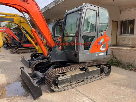 Excavadora usada Doosan DX60 Doosan en Corea con gran potencia y estabilidad hidráulica