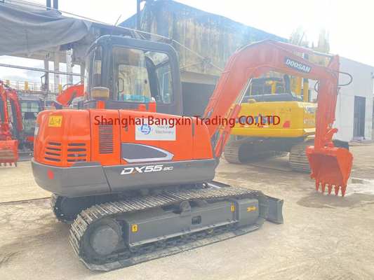Excavadora mini Doosan Machinery DX55-9C en buen estado de uso con capacidad de 0.3 cubos