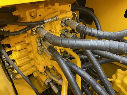 Excavadora Komatsu PC210LC-8 usada con capacidad de 1.1 cubos y gran potencia de Japón